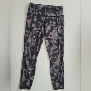 Athleta Lightning Cameo 7/8 Leggings